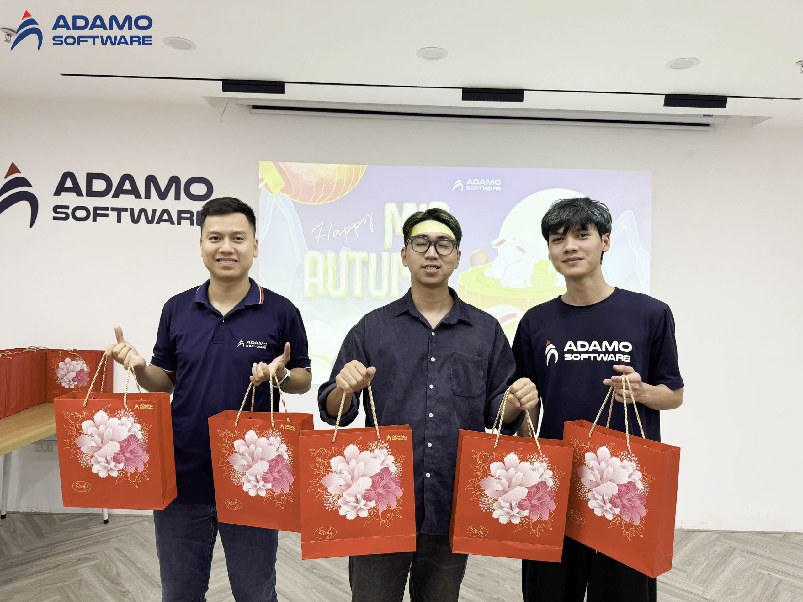 Trung thu đoàn viên – Niềm vui lan tỏa tại Adamo